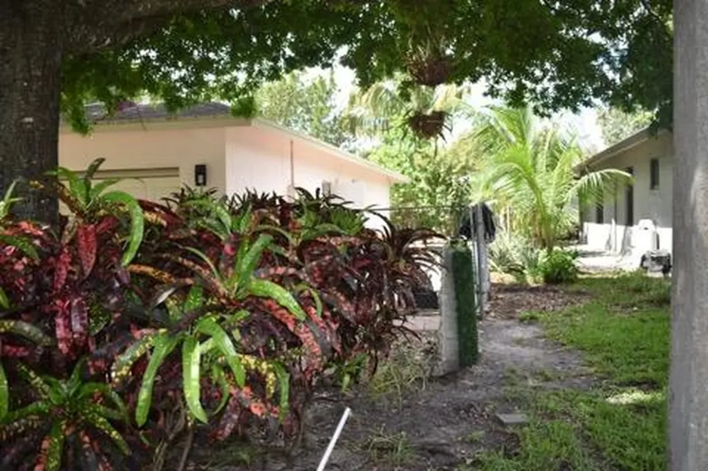 465 NW 20th Avenue Pompano Beach FL 33069