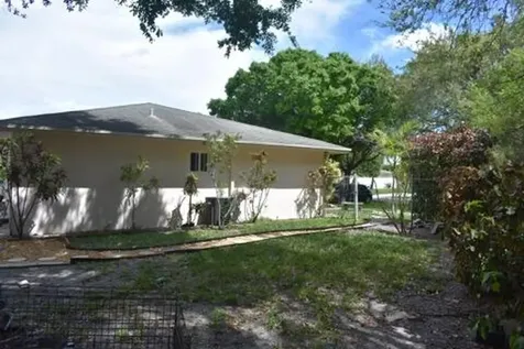 465 NW 20th Avenue Pompano Beach FL 33069