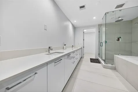 153 N Seabreeze Fort Lauderdale FL 33304