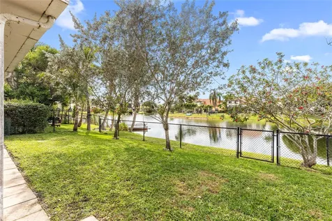 2933 Myrtle Oak Circle Davie FL 33328