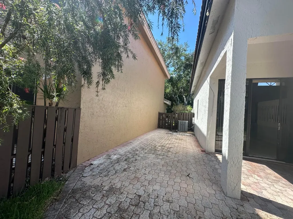 10461 NW 12th Court Plantation FL 33322