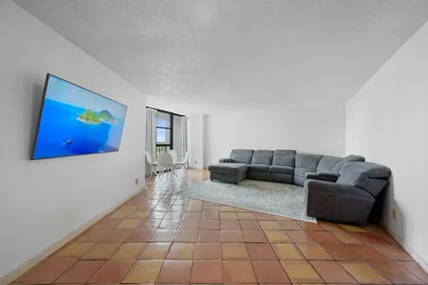 600 Parkview Drive Hallandale Beach FL 33009