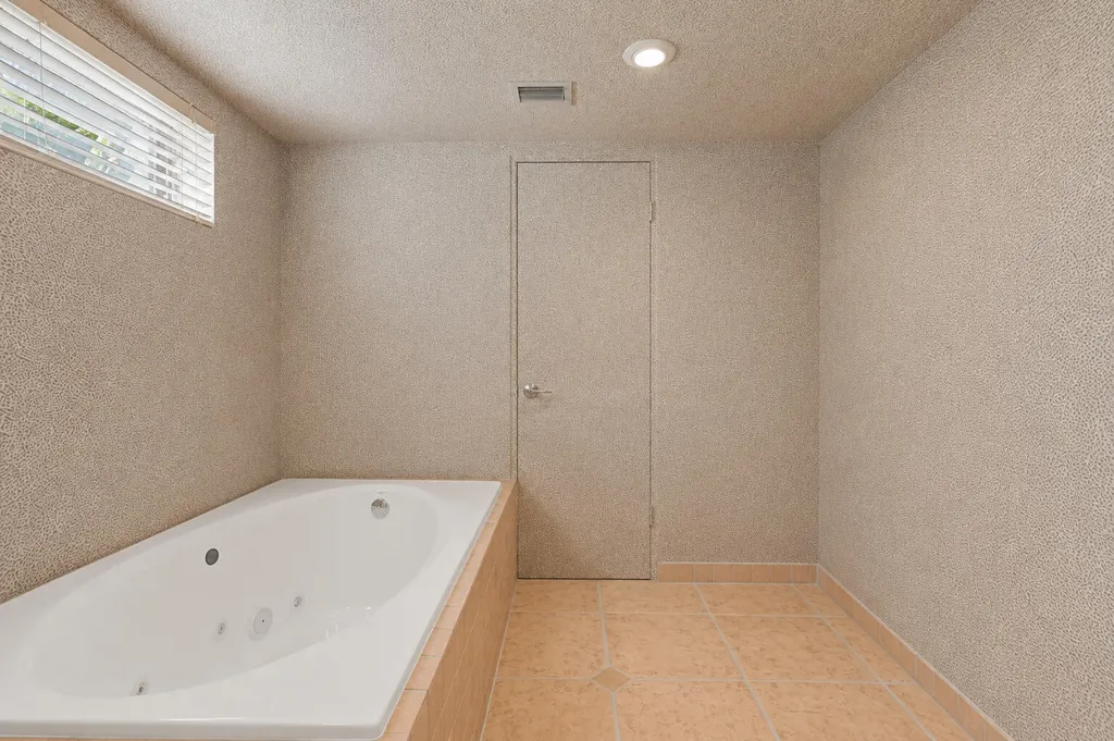 2525 NE 21st Court Fort Lauderdale FL 33305