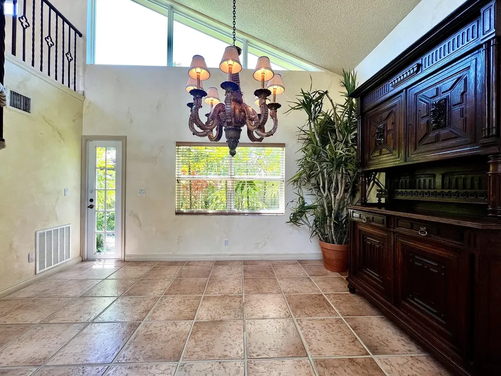 2525 NE 21st Court Fort Lauderdale FL 33305