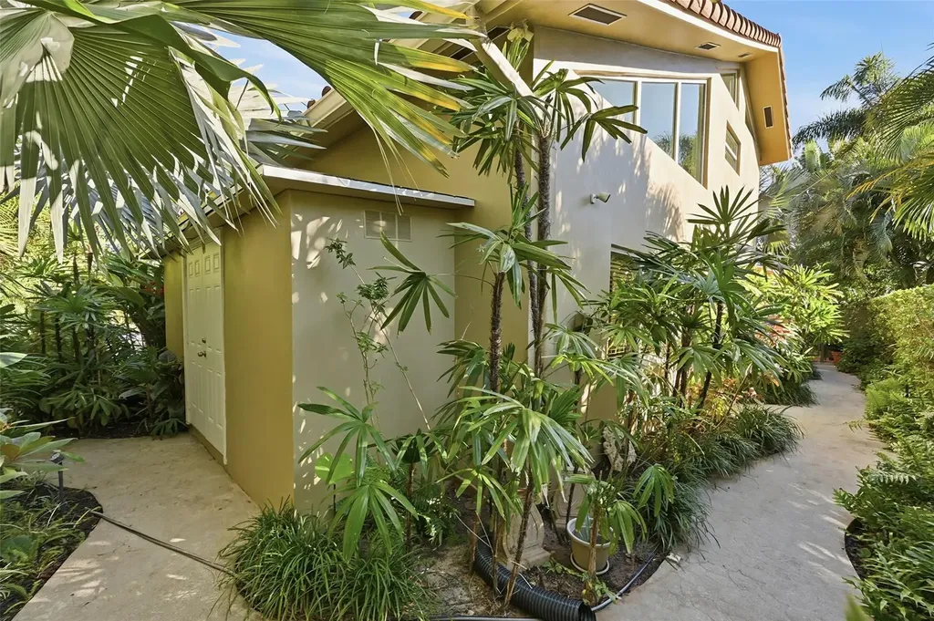 2525 NE 21st Court Fort Lauderdale FL 33305