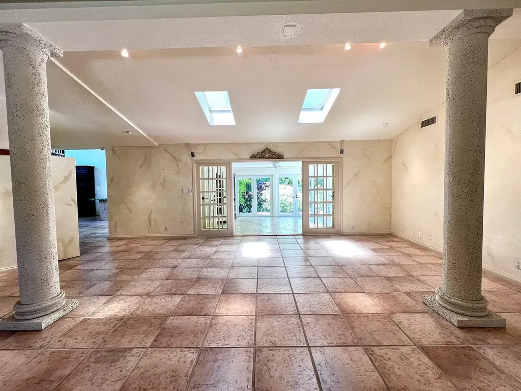 2525 NE 21st Court Fort Lauderdale FL 33305