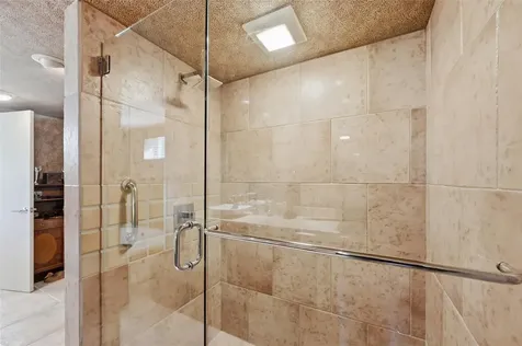 2525 NE 21st Court Fort Lauderdale FL 33305