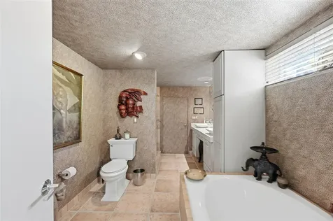 2525 NE 21st Court Fort Lauderdale FL 33305