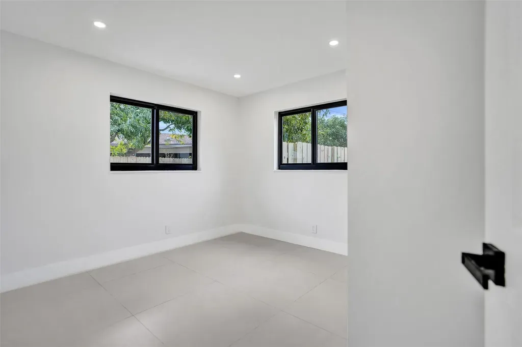 518 Linnet Circle Delray Beach FL 33444