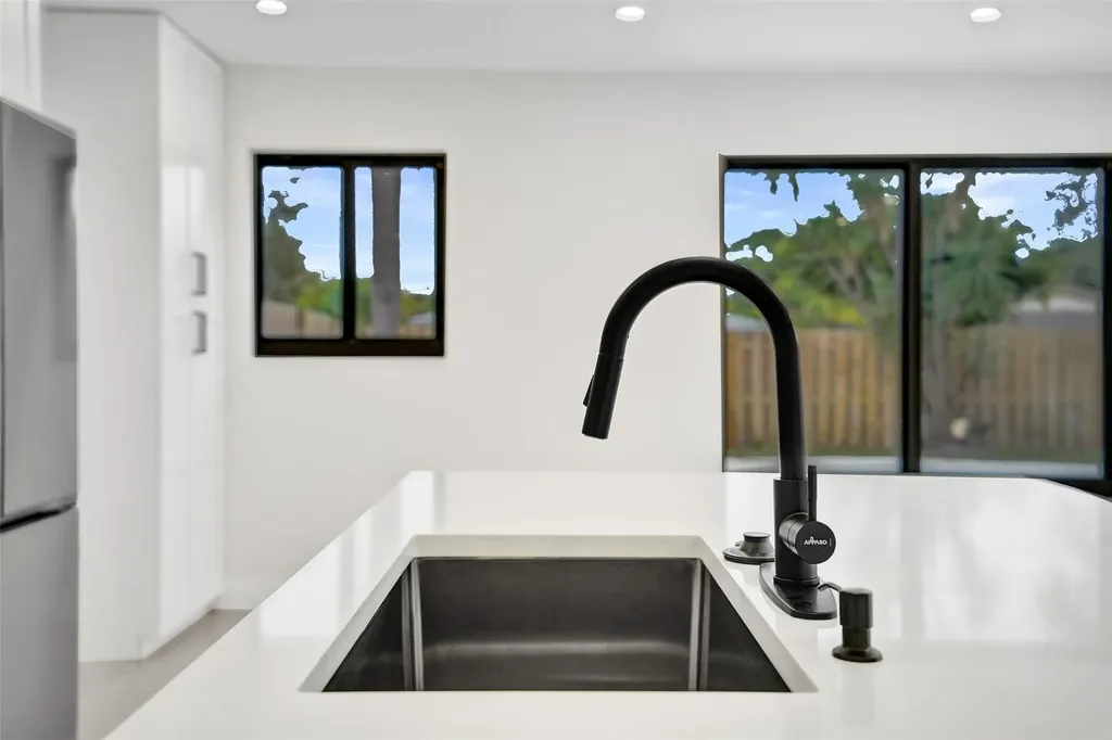 518 Linnet Circle Delray Beach FL 33444