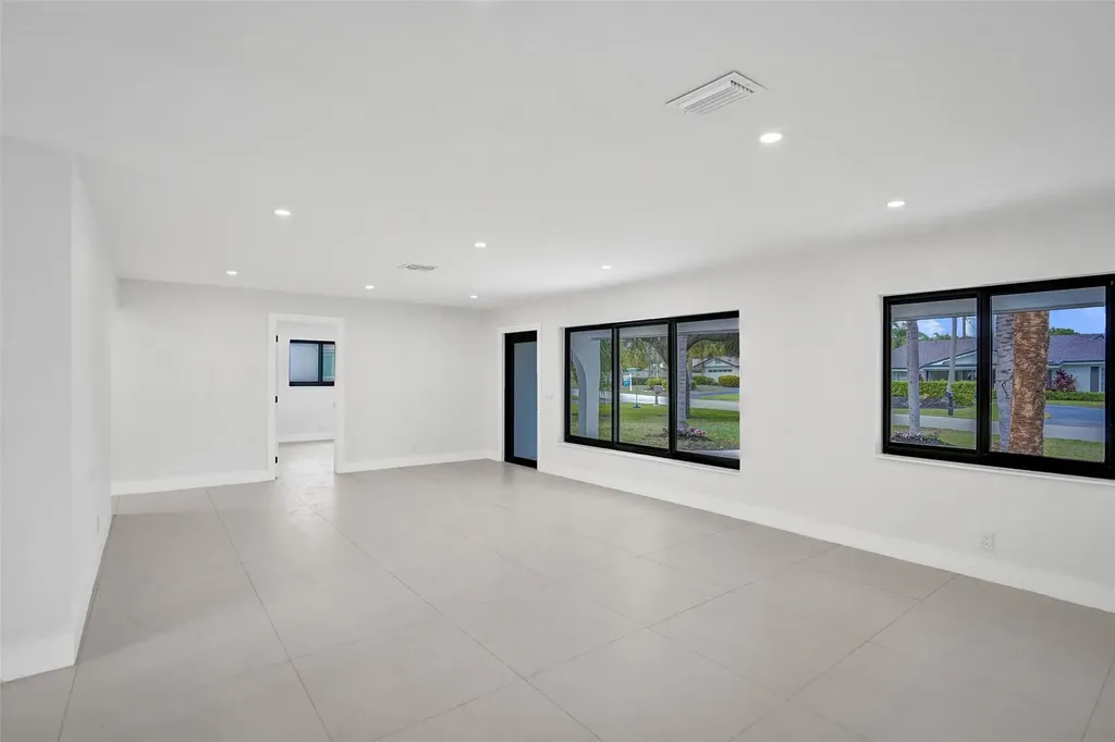518 Linnet Circle Delray Beach FL 33444