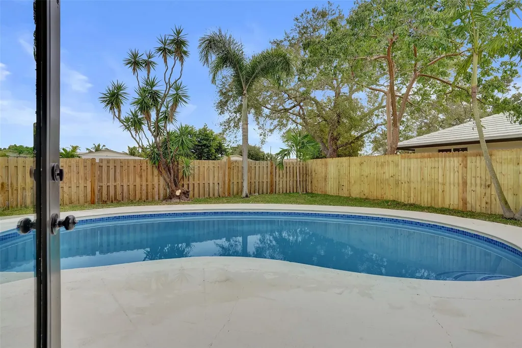 518 Linnet Circle Delray Beach FL 33444