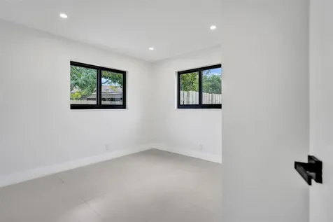 518 Linnet Circle Delray Beach FL 33444