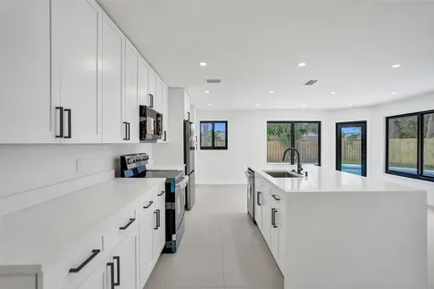 518 Linnet Circle Delray Beach FL 33444