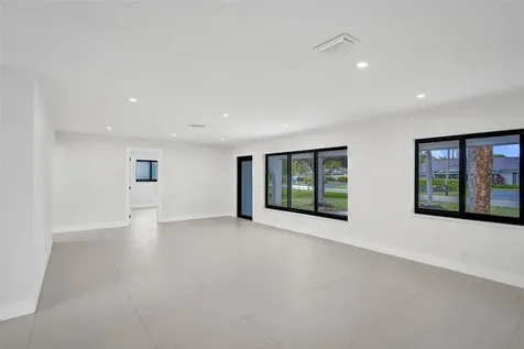 518 Linnet Circle Delray Beach FL 33444