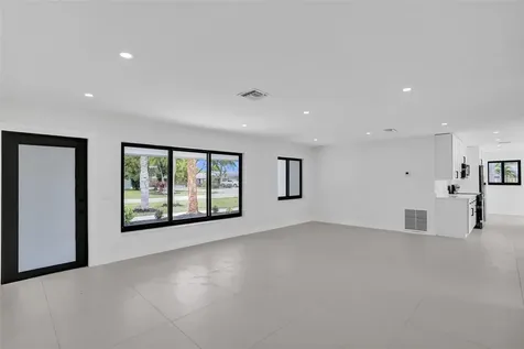 518 Linnet Circle Delray Beach FL 33444