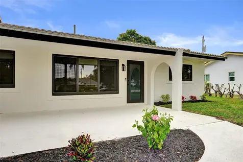 518 Linnet Circle Delray Beach FL 33444