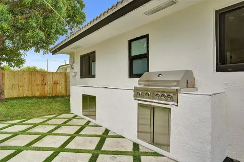518 Linnet Circle Delray Beach FL 33444