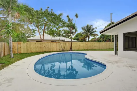 518 Linnet Circle Delray Beach FL 33444