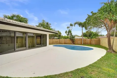 518 Linnet Circle Delray Beach FL 33444