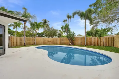 518 Linnet Circle Delray Beach FL 33444