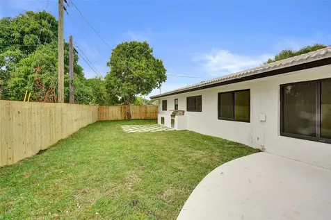 518 Linnet Circle Delray Beach FL 33444