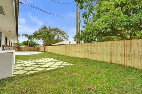 518 Linnet Circle Delray Beach FL 33444