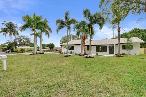 518 Linnet Circle Delray Beach FL 33444