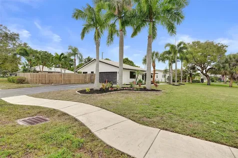 518 Linnet Circle Delray Beach FL 33444