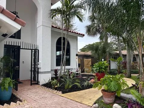 307 N Highland Drive Hollywood FL 33021