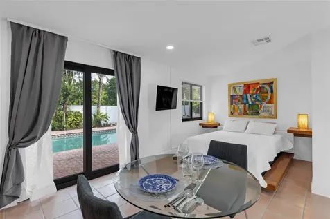 307 N Highland Drive Hollywood FL 33021