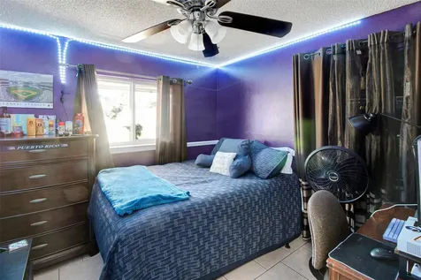 524 SW 72nd Avenue North Lauderdale FL 33068