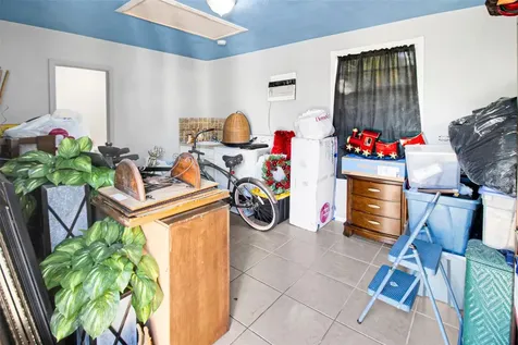 524 SW 72nd Avenue North Lauderdale FL 33068