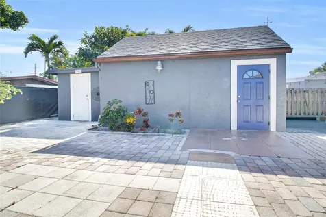 524 SW 72nd Avenue North Lauderdale FL 33068
