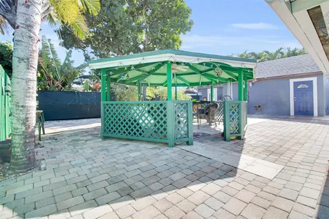 524 SW 72nd Avenue North Lauderdale FL 33068