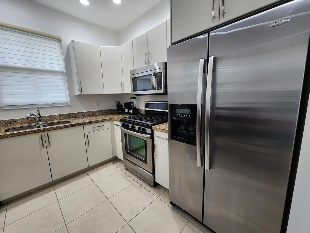 12698 NW 32nd Place Sunrise FL 33323
