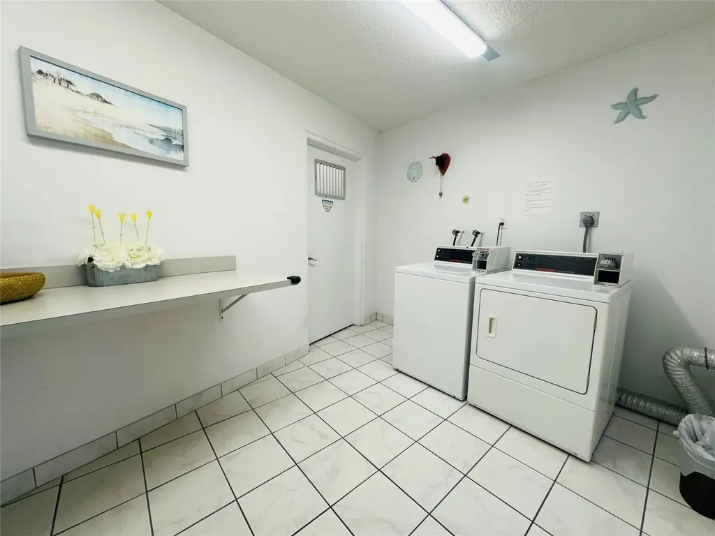 2007 Islewood D Deerfield Beach FL 33442
