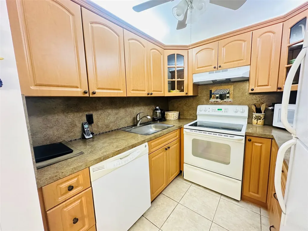 2007 Islewood D Deerfield Beach FL 33442