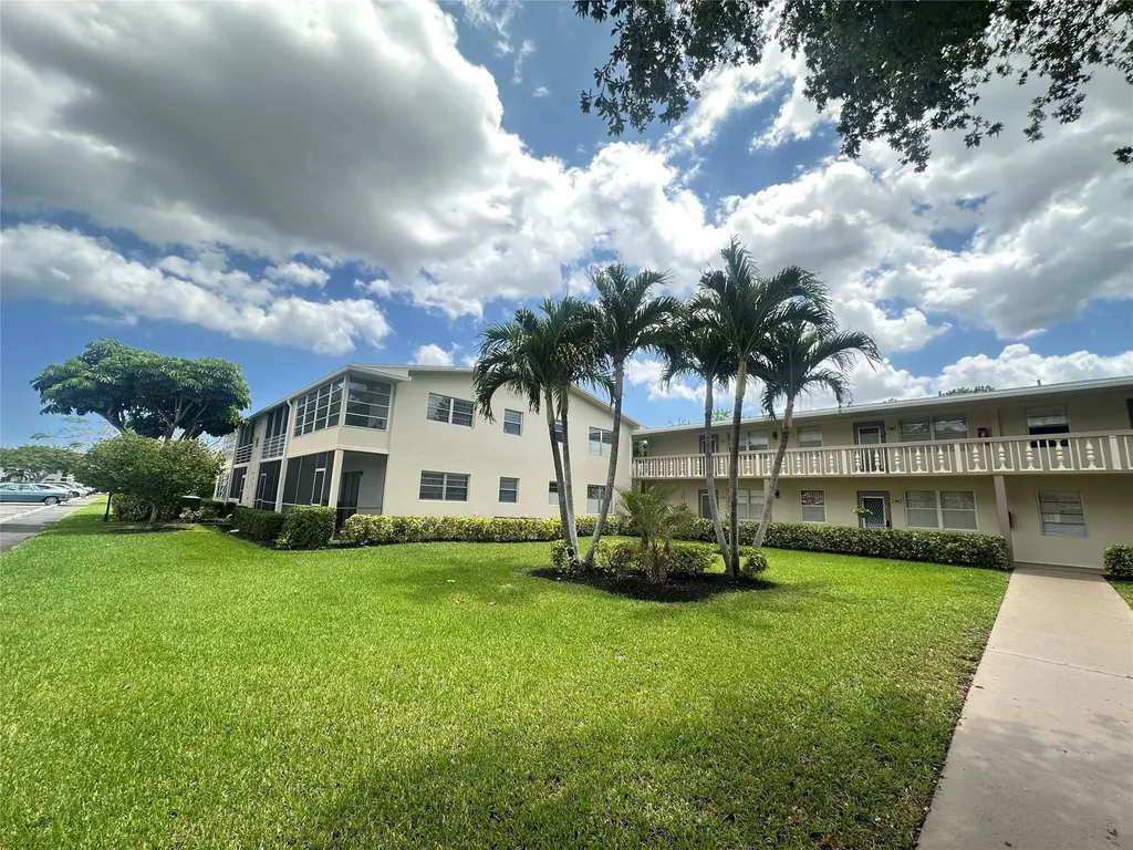 489 Tilford W Deerfield Beach FL 33442