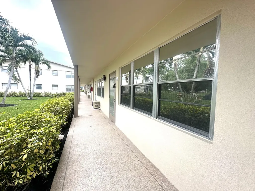 489 Tilford W Deerfield Beach FL 33442