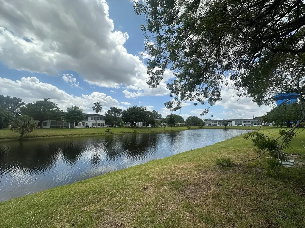 489 Tilford W Deerfield Beach FL 33442