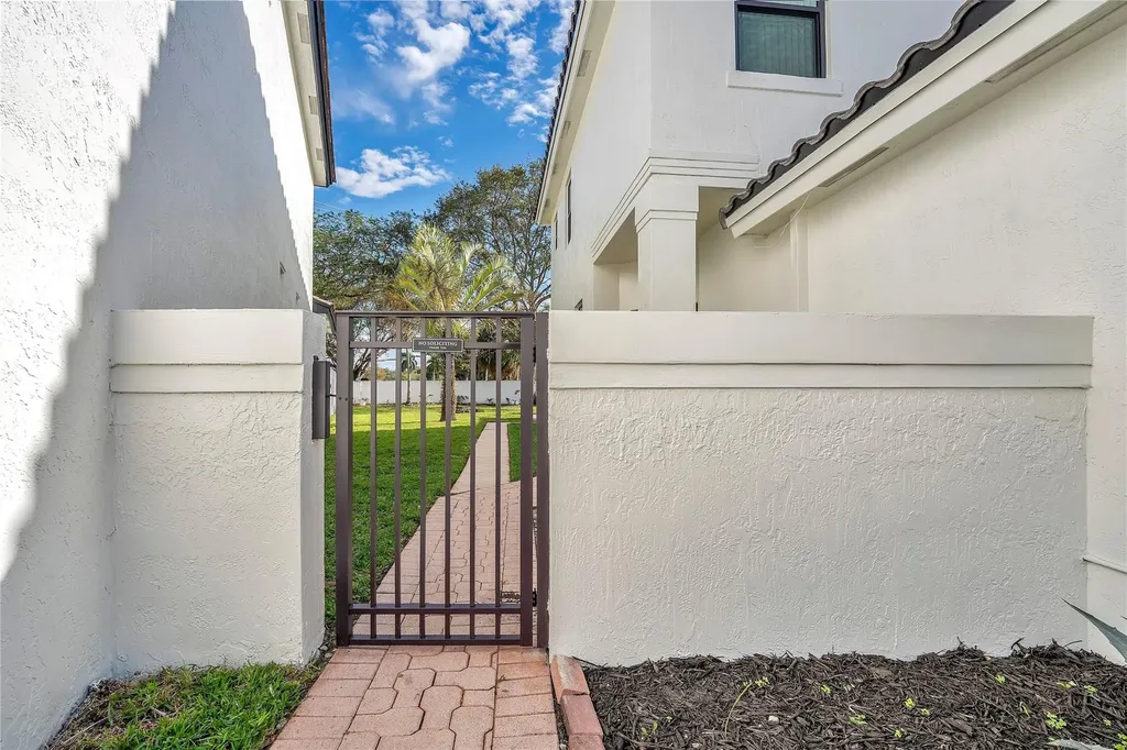 6992 SW 148th Lane Davie FL 33331