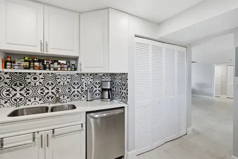 3910 Inverrary Boulevard Lauderhill FL 33319