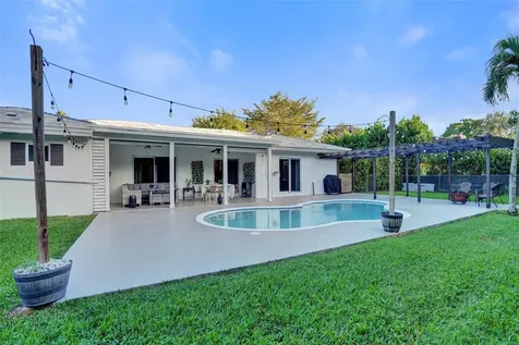 2400 NW 105th Terrace Coral Springs FL 33065
