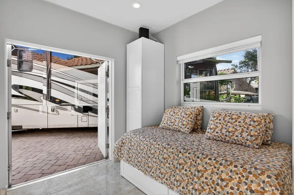 391 Sundial Circle Pompano Beach FL 33068