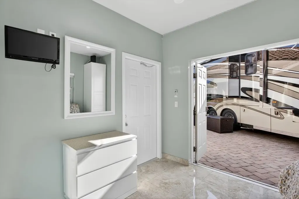 391 Sundial Circle Pompano Beach FL 33068