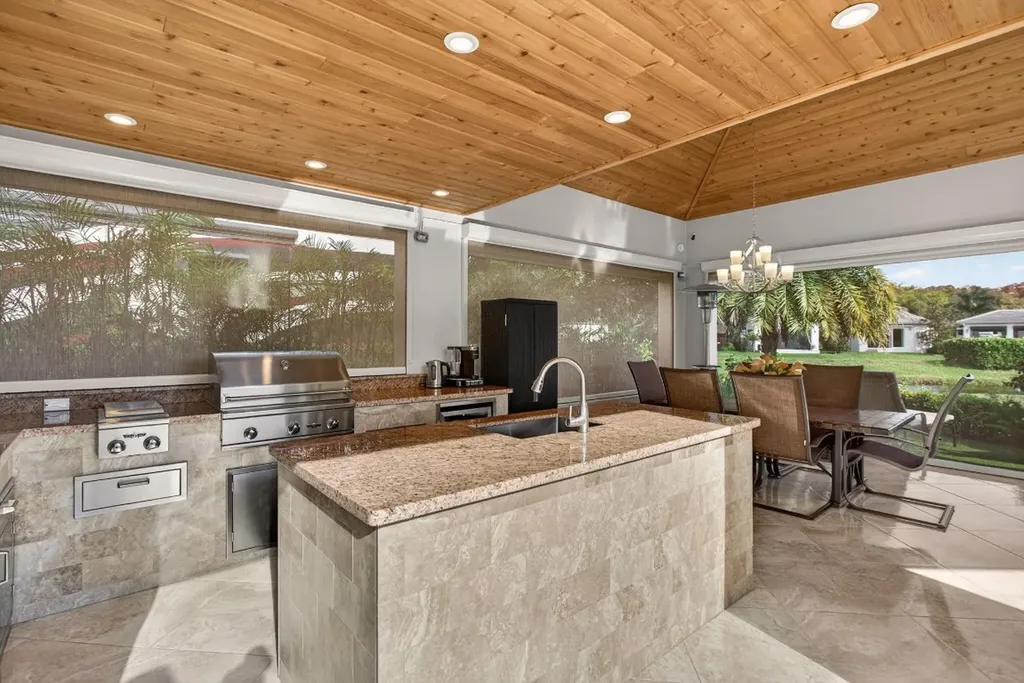 391 Sundial Circle Pompano Beach FL 33068