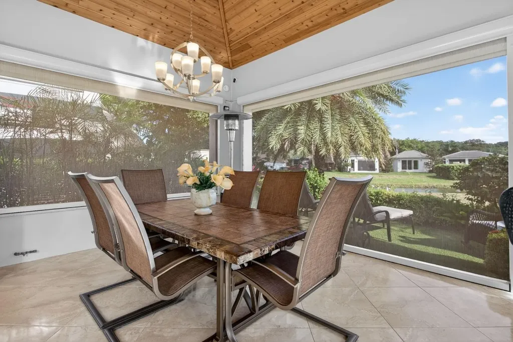 391 Sundial Circle Pompano Beach FL 33068