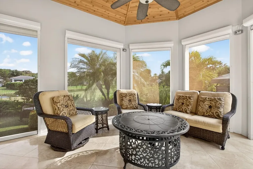 391 Sundial Circle Pompano Beach FL 33068