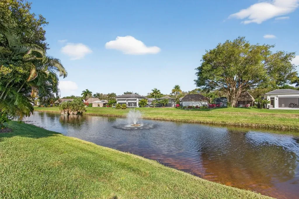 391 Sundial Circle Pompano Beach FL 33068